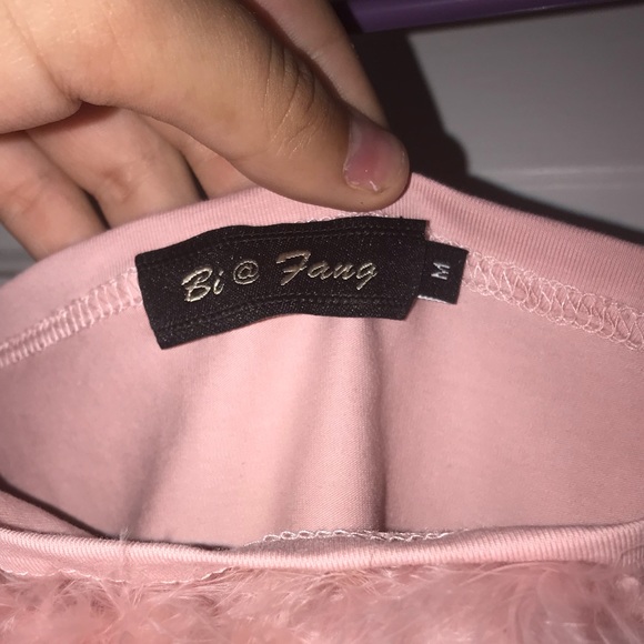 cropped pink furry tank - Picture 2 of 3